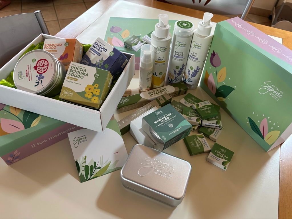 Officina dei Saponi Box scrub corpo e docciaschiuma solido regalo